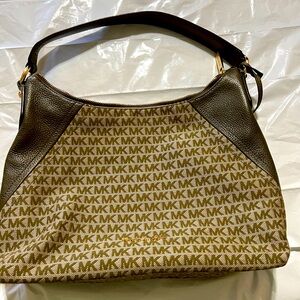 Olive Green and what you might call light green or gray. Either way she’s beauty